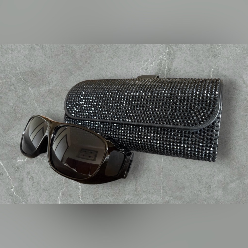 Black Sunglasses with Blingy Case